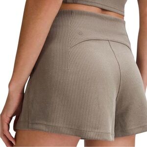 lululemon athletica High Waist Ribbed Shorts in Beige
